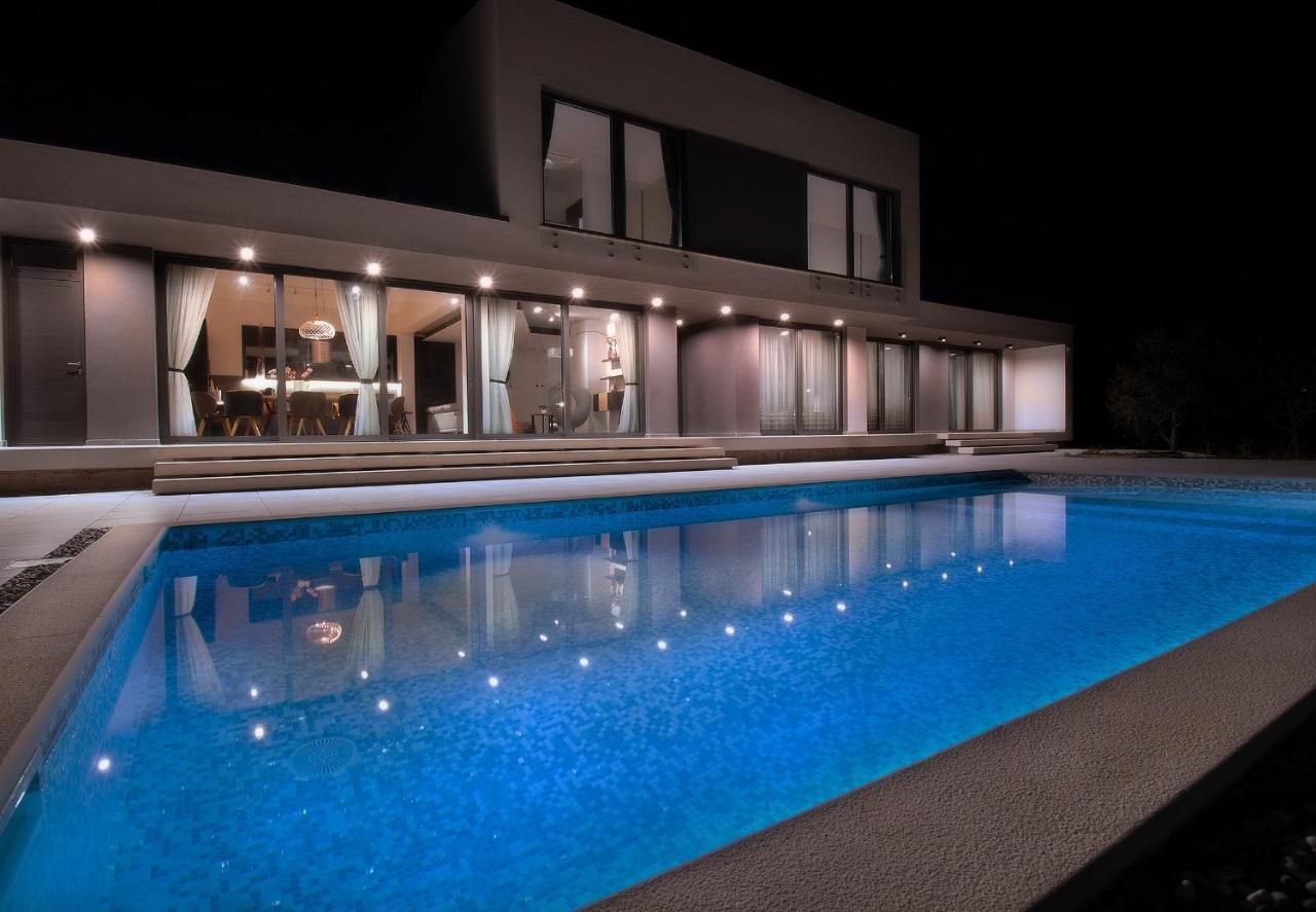 Martincic Residence - 5 Stars Luxury With Pool Heating On 4000M2 Rakalj Buitenkant foto
